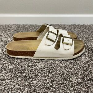 Tao Mei Si White Sandals Women’s Size 40 or US 9‎